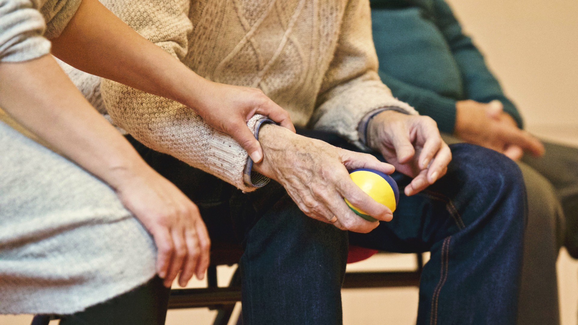 ¿Cómo se desarrolla el procedimiento de incapacidad para la tercera edad en Cataluña?